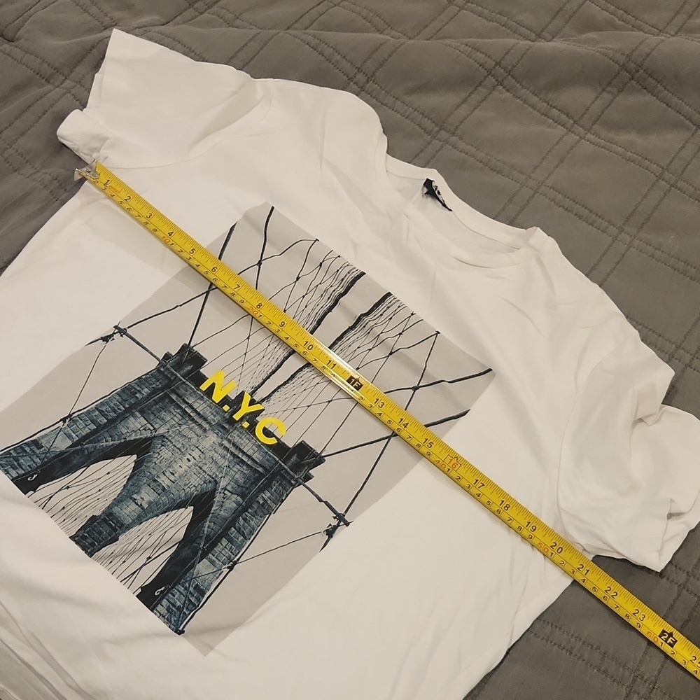 White Graphic T-Shirt with NYC Print Size M! - Picture 5 of 6